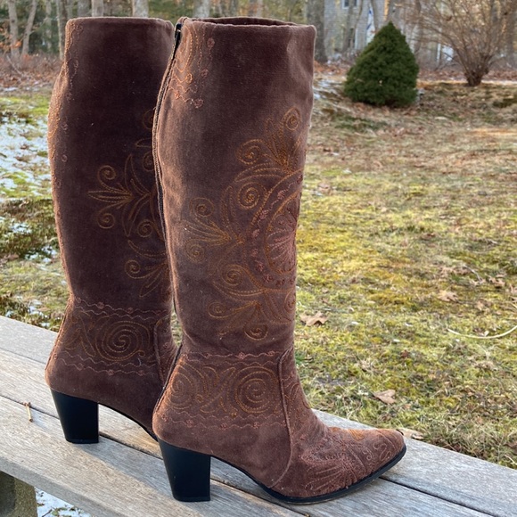 Embroidered Boots - Picture 4 of 7